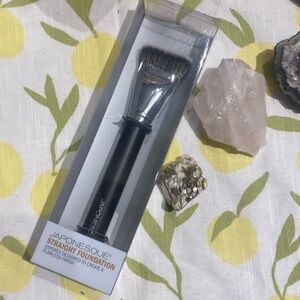 JAPONESQUE “STRAIGHT FOUNDATION” brush